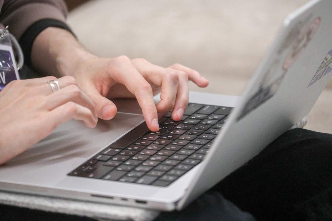 Работа за ноутбуком