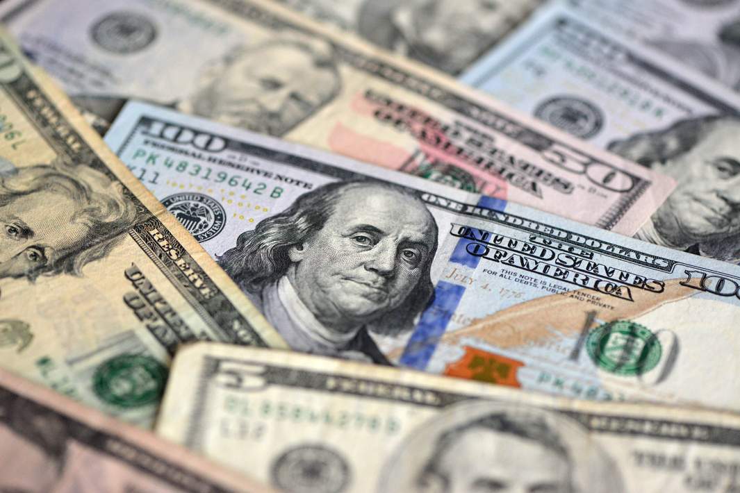 Доллары США 