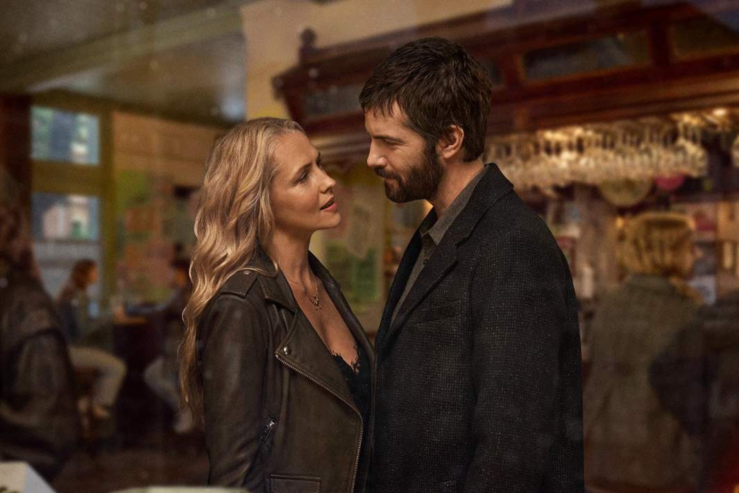 Кадр из сериала «Микстейп»
