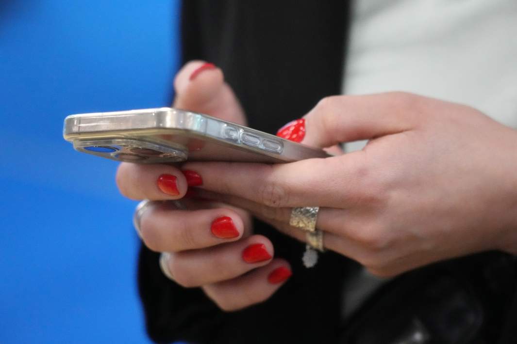 Телефон в руках