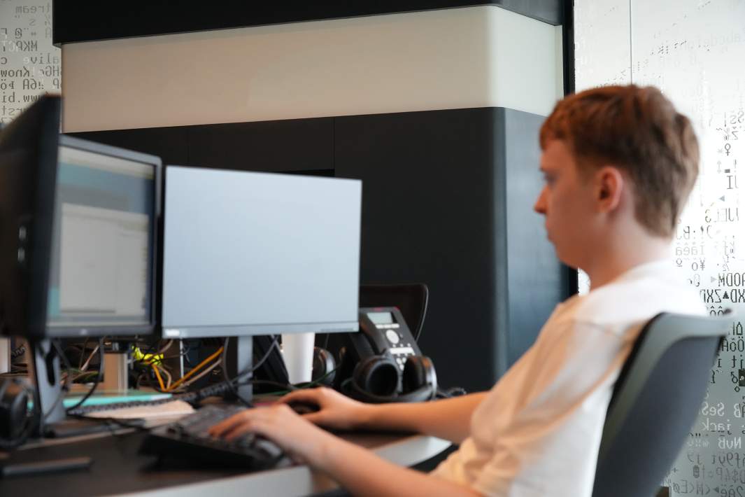 программист