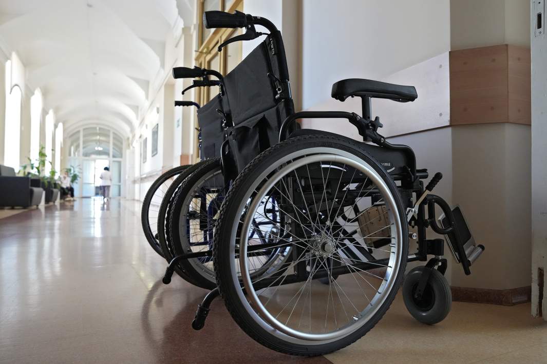 инвалидная коляска
