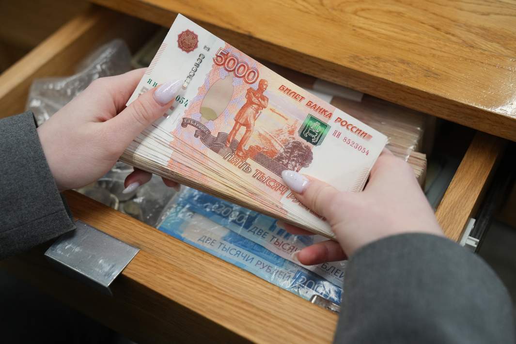 Денежные купюры рубли Денежные купюры рубли