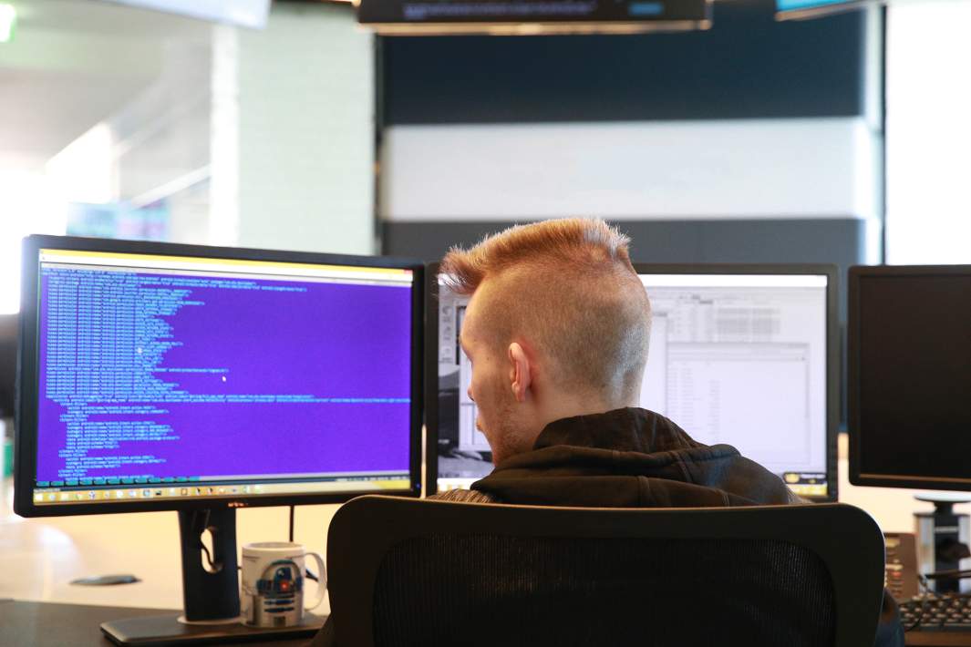 программист