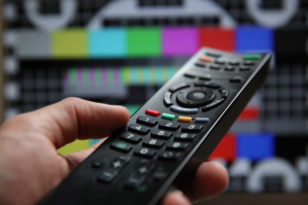 Телевизор и пульт