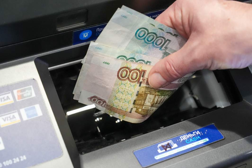 Снятие денег через банкомат