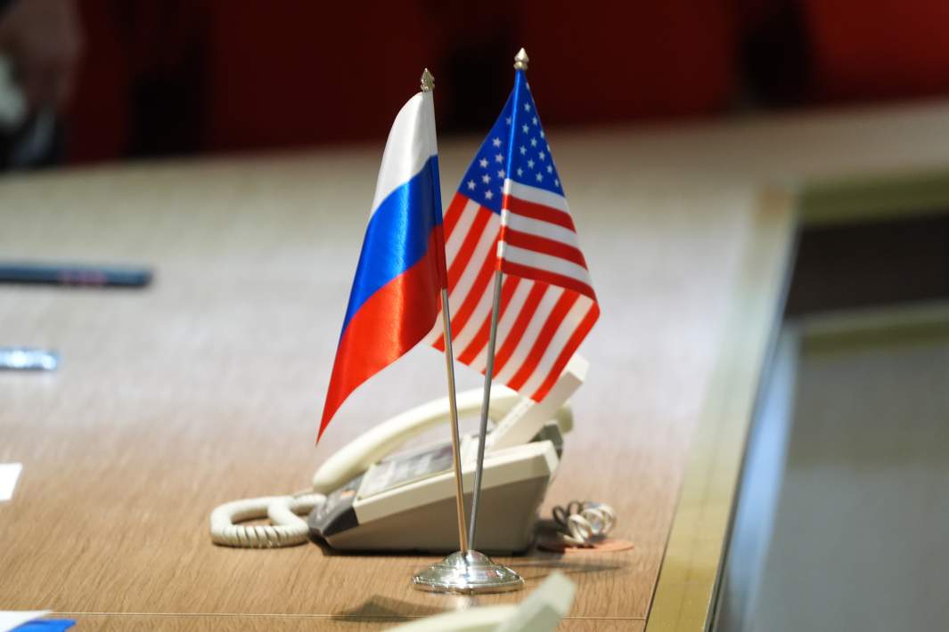 Флаги России и США 