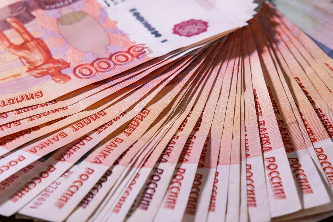 Денежные купюры рубли