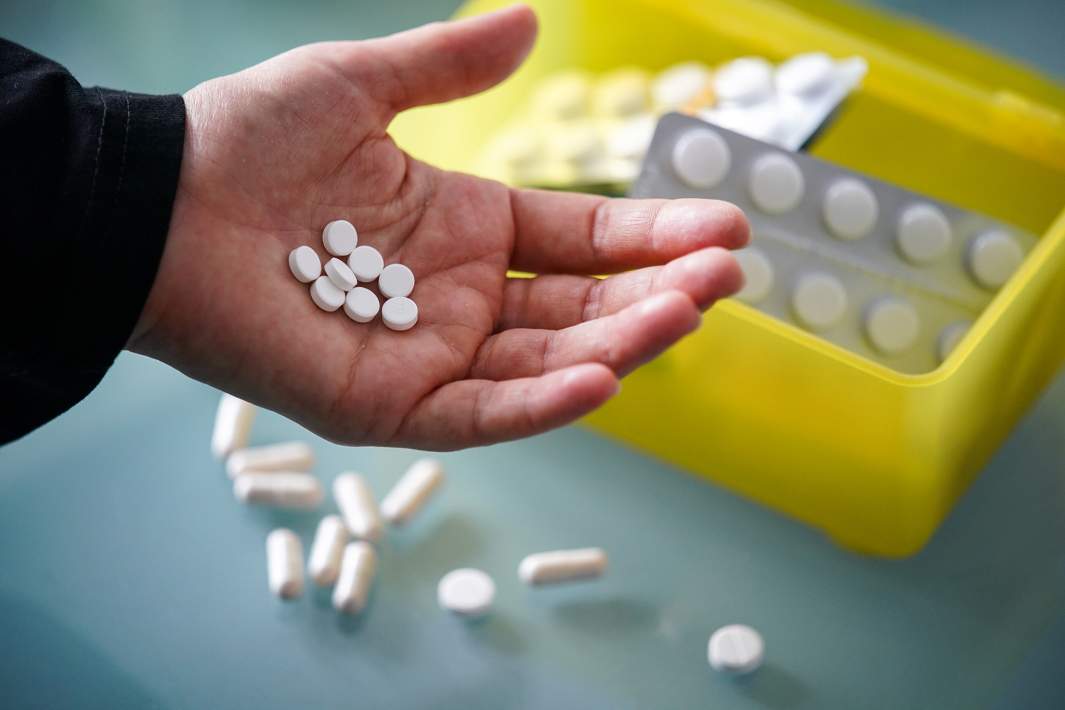 Таблетки в руке