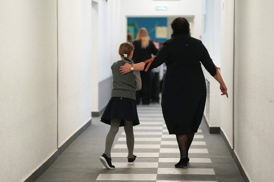 учитель и ребенок