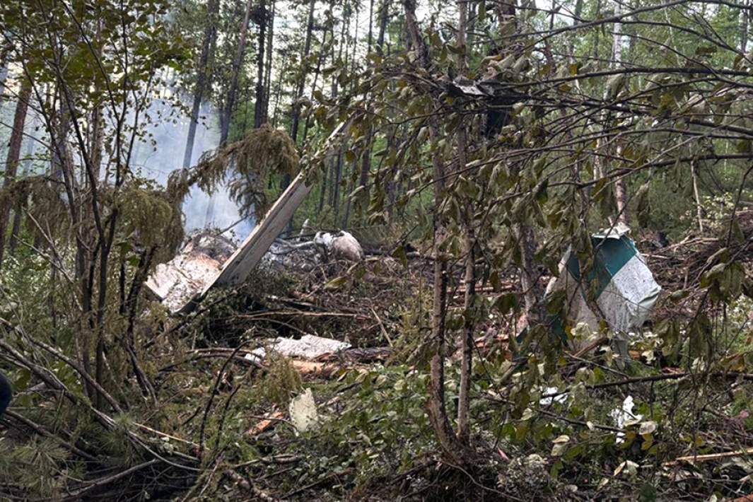 Место крушения самолета Ан-24РВ RA-47315 авиакомпании «Ангара» в Амурской области. 24 июля 2025 года