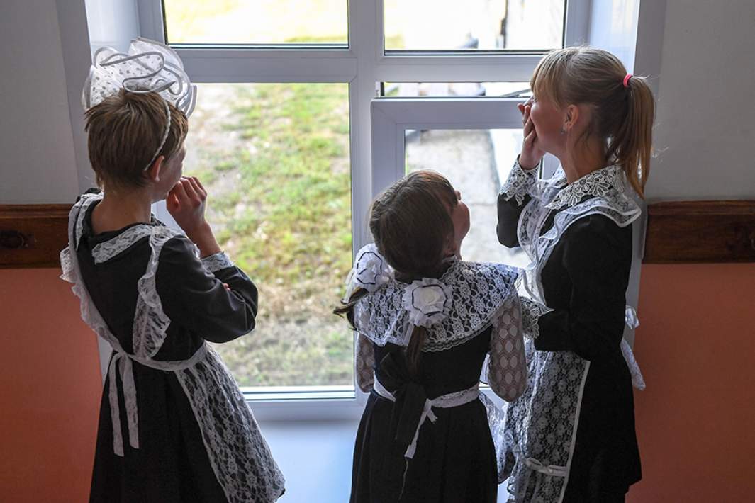 Школьники на перемене 