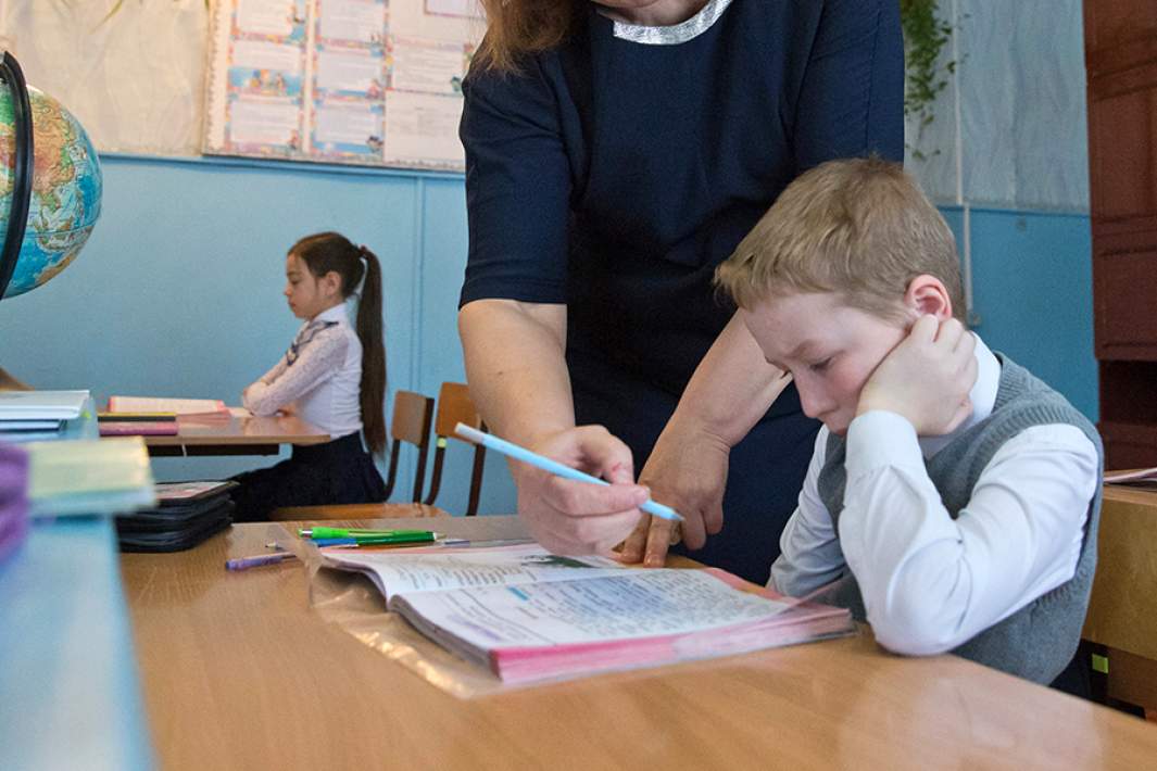 Школьник на занятии 
