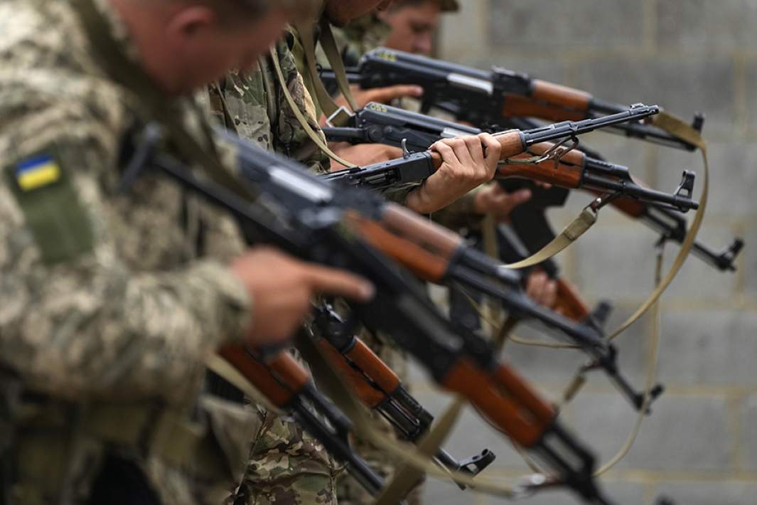 Учения военнослужащих ВС Украины на военной базе в Южной Англии