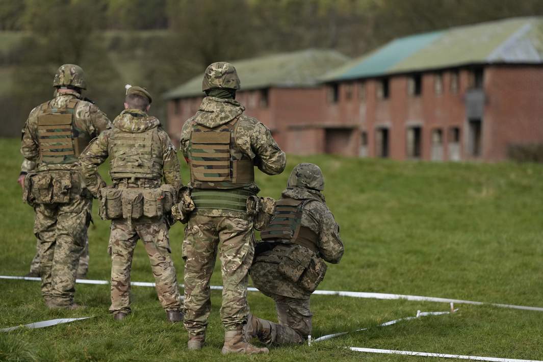 Тренировочный лагерь украинских новобранцев