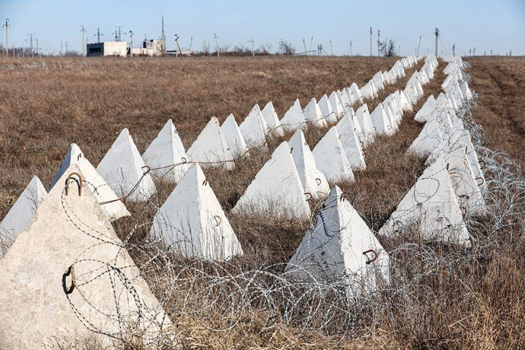 Противотанковые надолбы в зоне проведения специальной военной операции