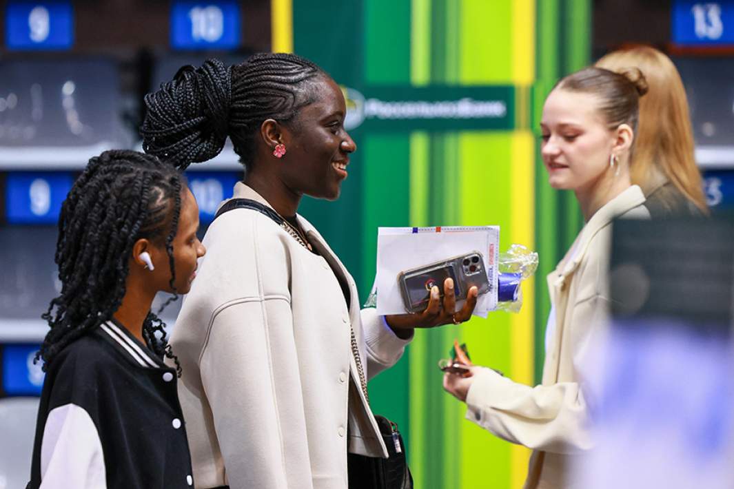 Посетительницы Единого дня карьеры