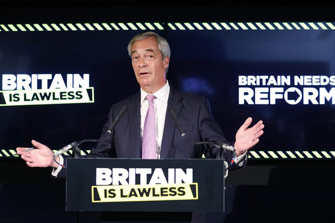 Лидер партии Reform UK Найджел Фарадж на пресс-конференции