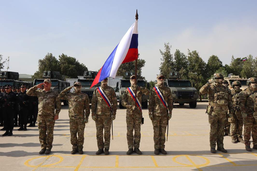 Военнослужащие ВС РФ на полигоне Термез