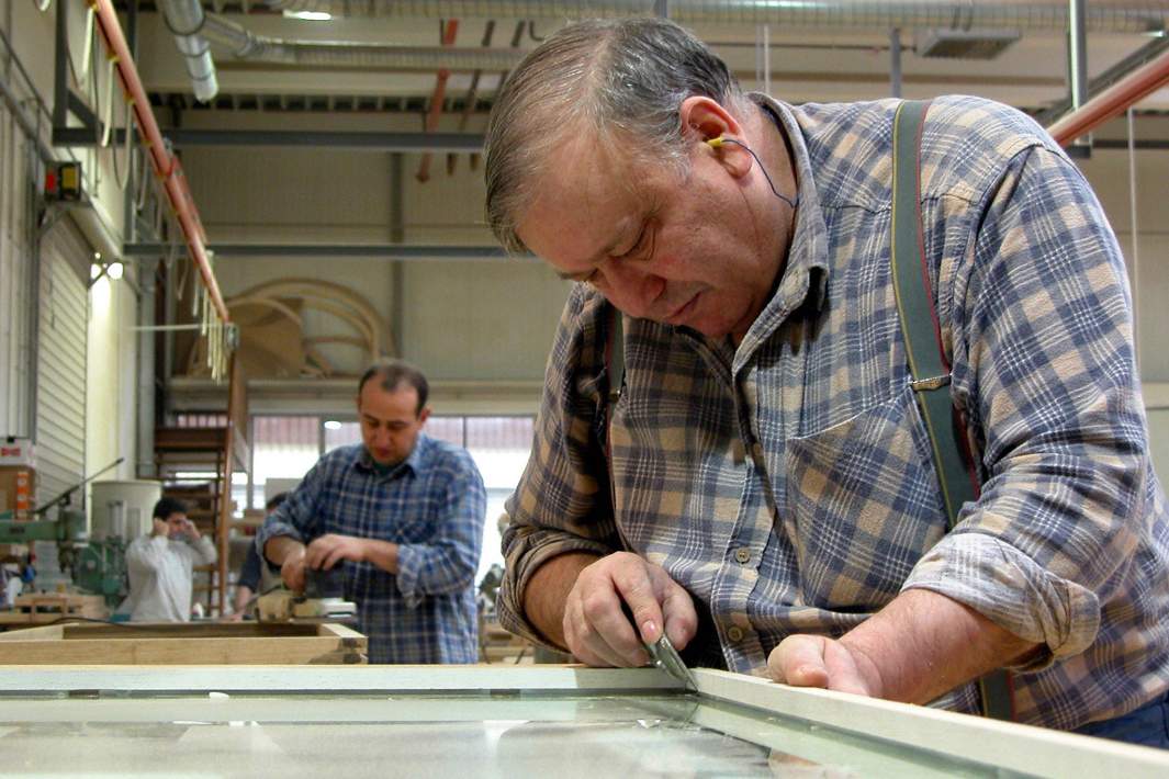 Пенсионер за работой 