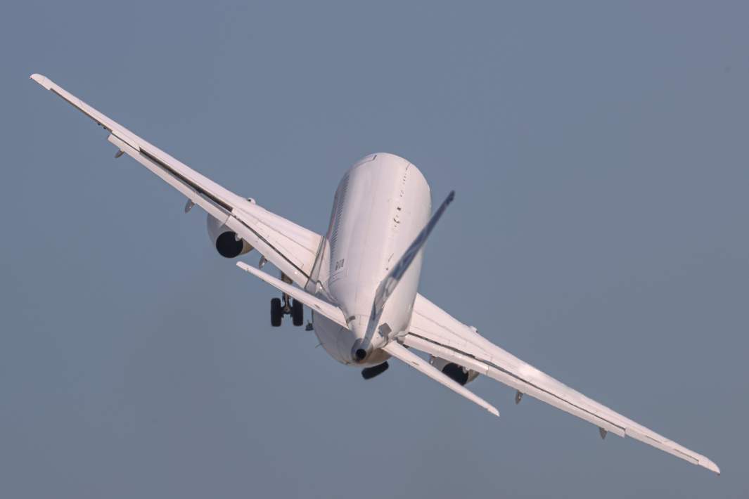 Sukhoi Superjet 100 в небе