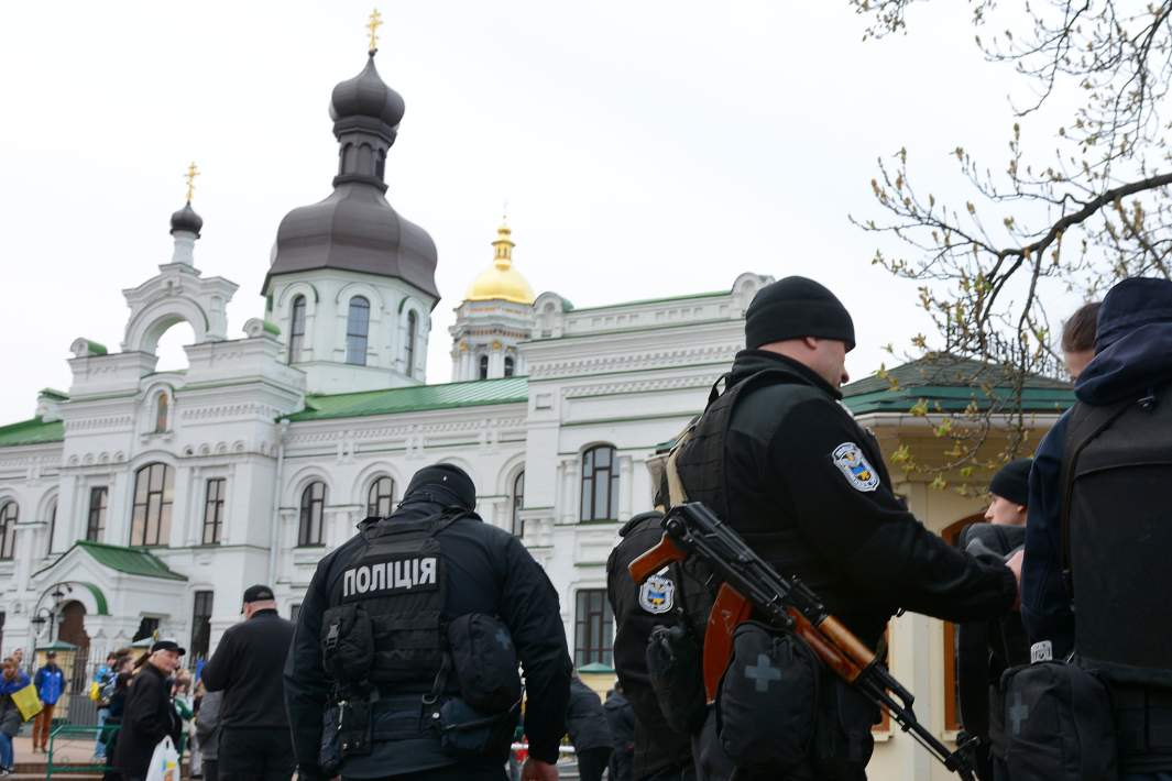 Полиция на территории Киево-Печерской лавры 