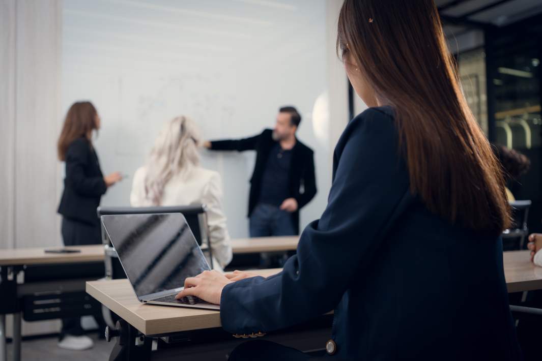 офисные сотрудники