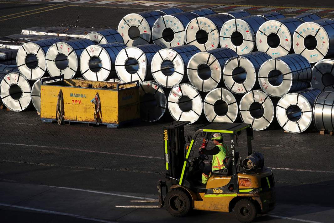 Разгрузка металла