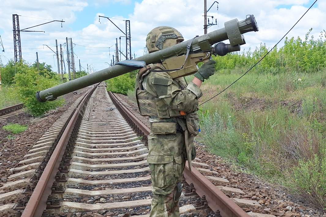 Военнослужащий ВС РФ с ПЗРК 