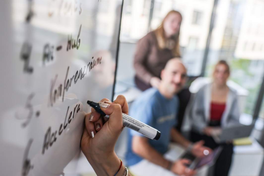 офисные сотрудники