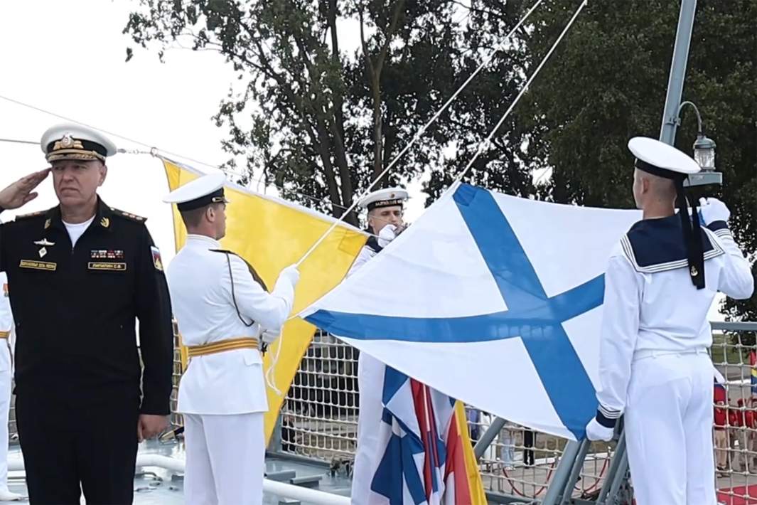 Поднятие Андреевского флага