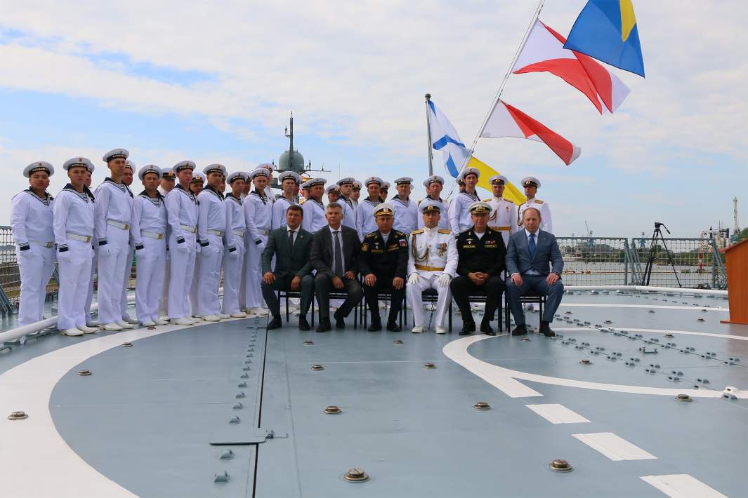 Моряки на палубе корабля 