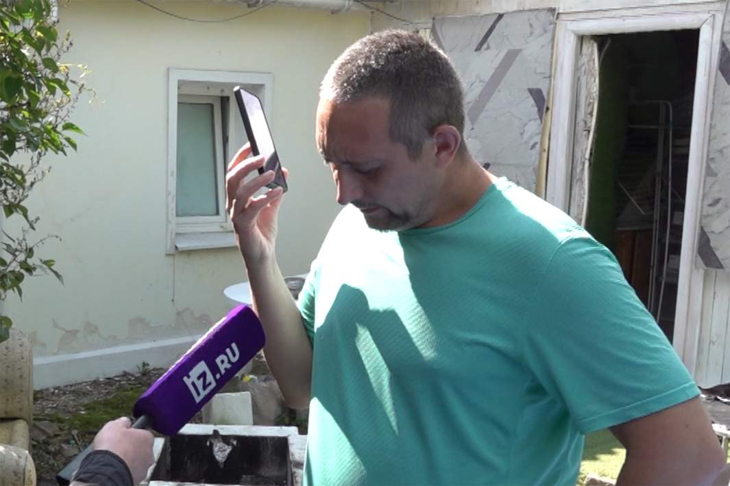 Организатор звонит по телефону 