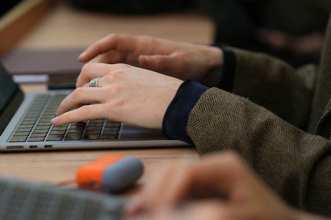 Работа за ноутбуком 