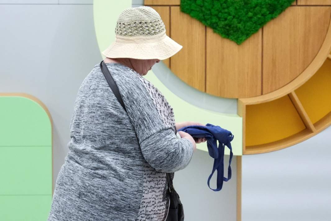 Пенсионерка в отделение банка 