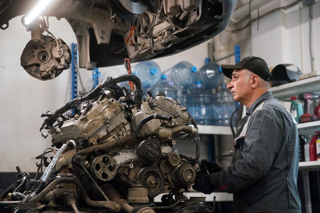 Ремонтные работы автослесаря в автосервисе