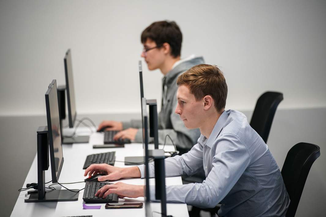 работа за ноутбуком