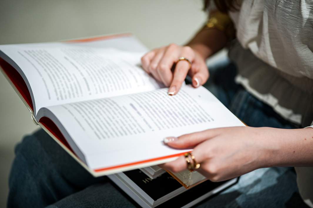 Чтение книги