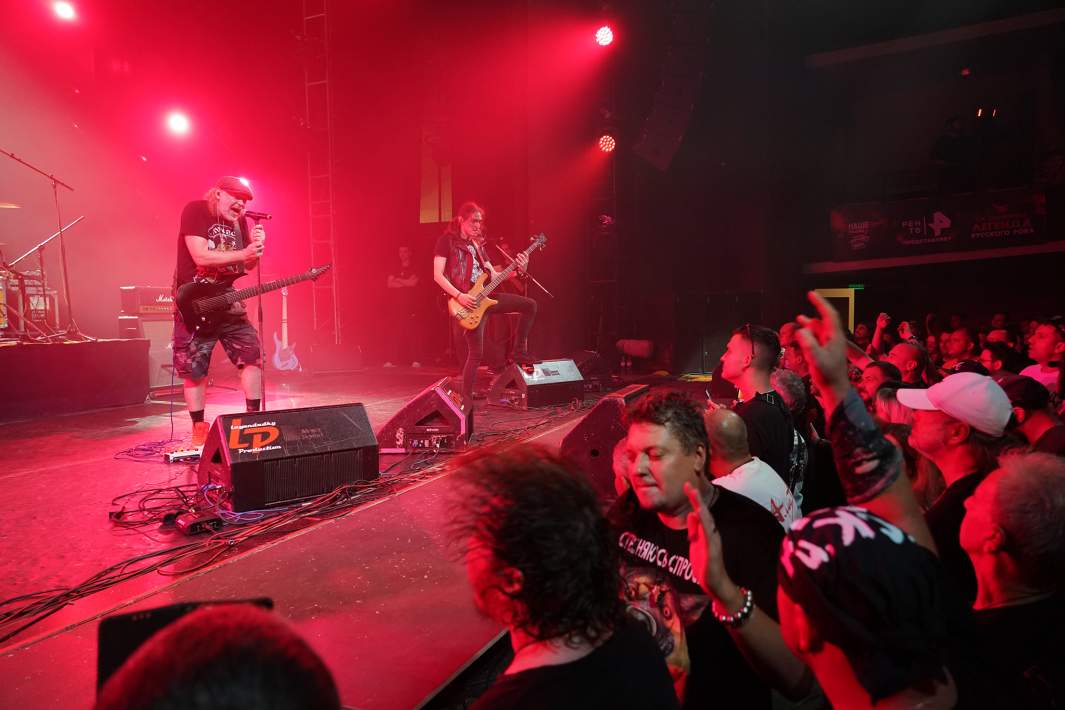 Выступление группы «Монгол Шуудан» на фестивале