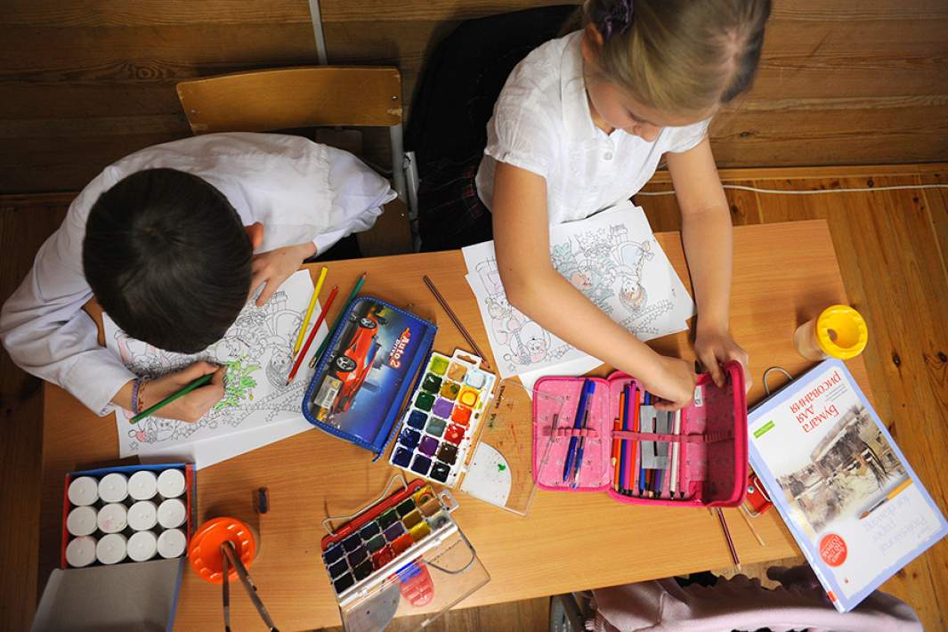 Урок рисования в школе