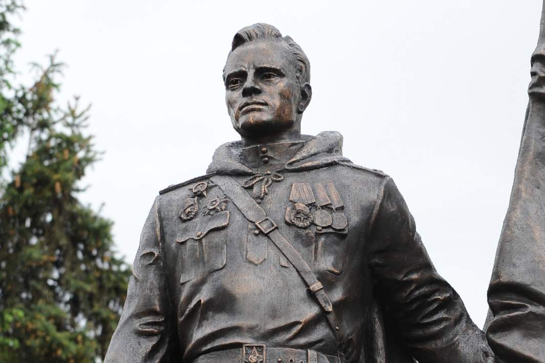 На торжественной церемонии открытия памятника лейтенанту Алексею Бересту в Ростове-на-Дону. 2016 год