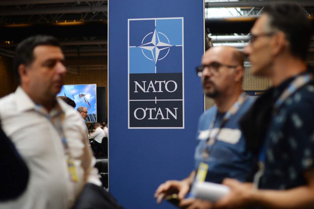 Эмблема НАТО