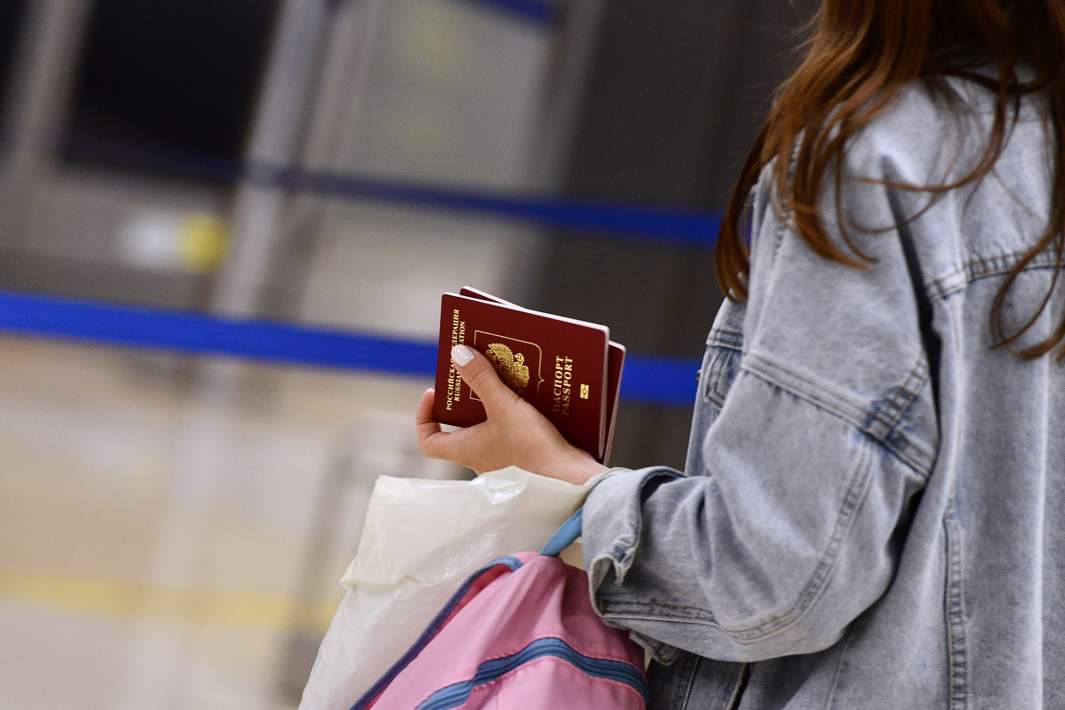 Девушка в аэропорту