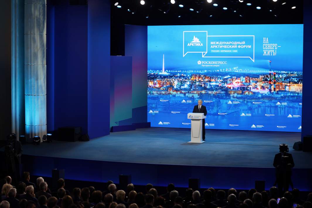 Президент РФ Владимир Путин выступает на пленарном заседании VI Международного арктического форума «Арктика – территория диалога», 27 марта 2025 года 