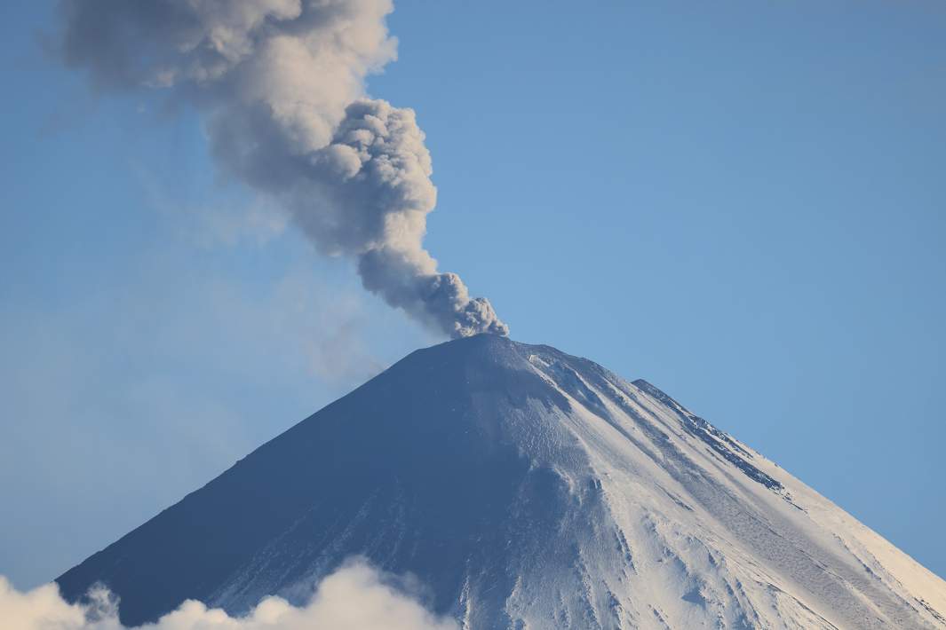 Извержение вулкана Ключевской на Камчатке