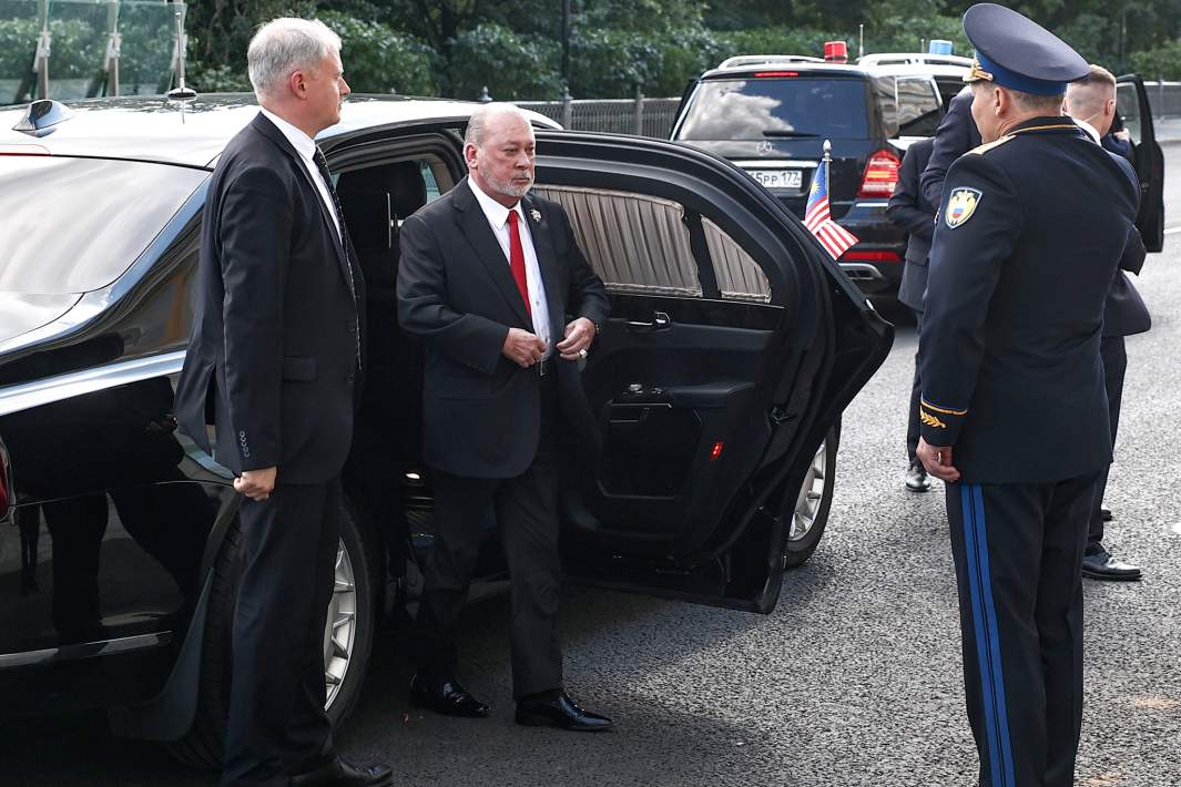 Король Малайзии Султан Ибрагим (в центре) прибыл в Кремль для переговоров