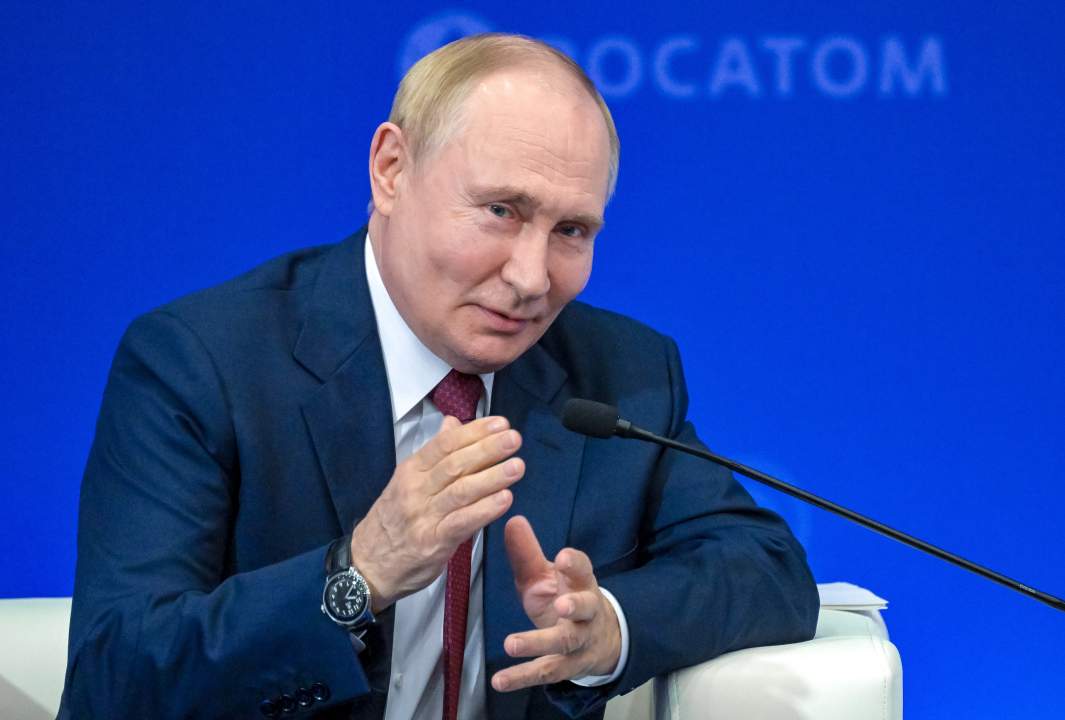 Президент РФ Владимир Путин во время встречи с сотрудниками предприятий атомной отрасли в Российском федеральном ядерном центре - Всероссийском научно-исследовательском институте экспериментальной физики в Сарове