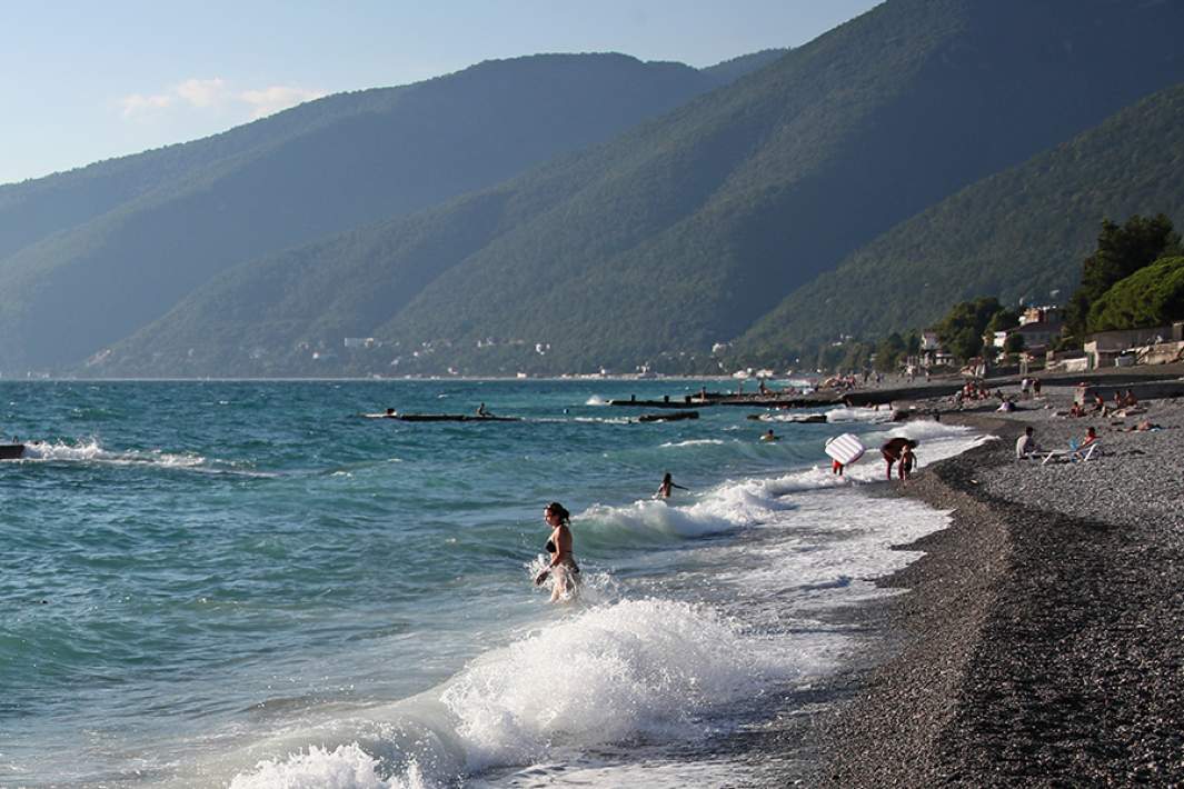 Пляж в Абхазии 