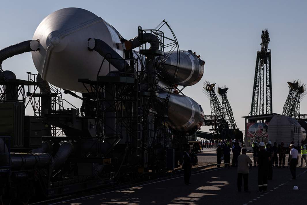 Установка ракеты-носителя «Союз-2.1б»