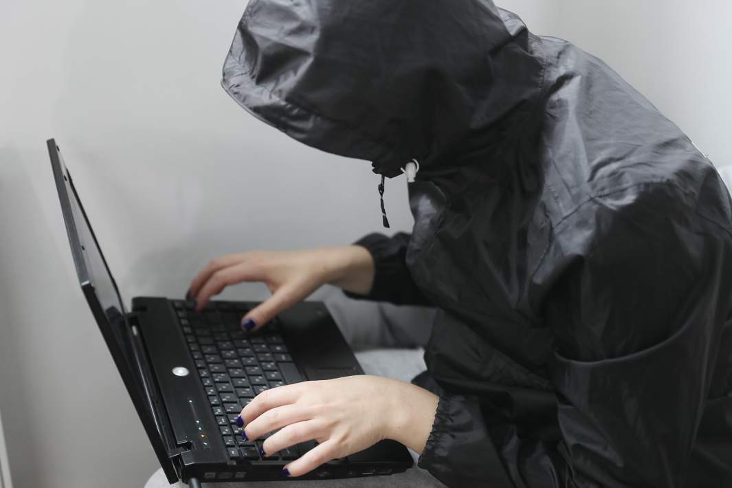 Хакер за работой 